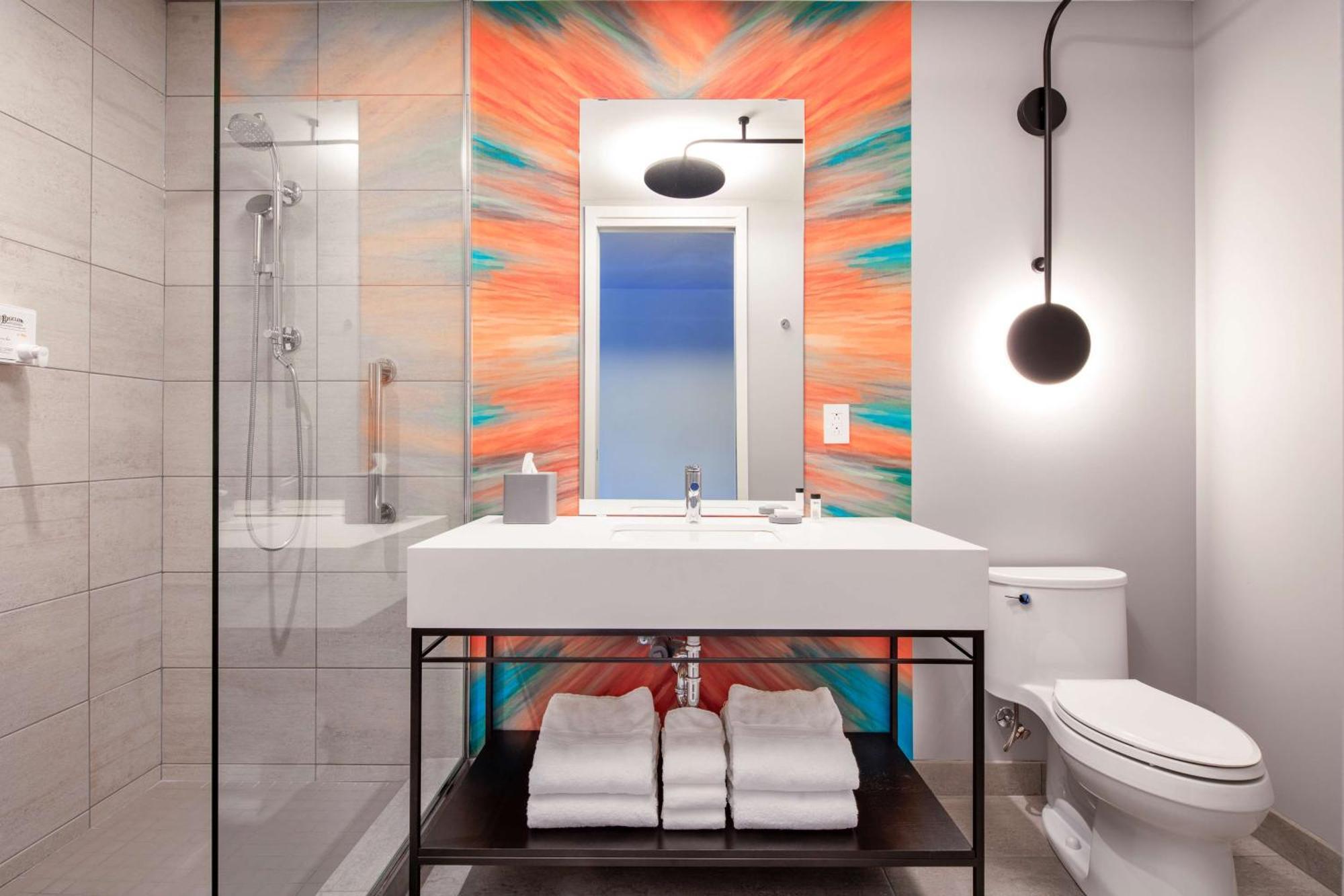 Canvas Moncton, Tapestry Collection By Hilton Esterno foto